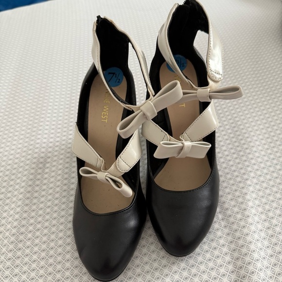 NINE WEST Dannell Mary Jane Pumps Black and Cream Bow Accents Size 7.5 - Picture 8 of 8